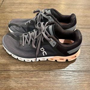 On Running Women’s Size 8